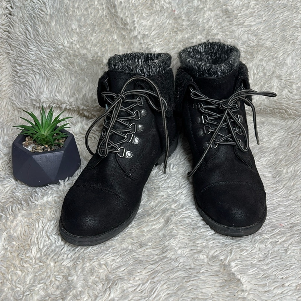 Cliffs Duena Bootie - by White Mountain Black Snap Side Cuffs Size 8.5
